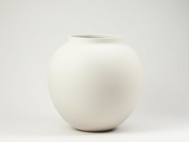 Kugelförmige Keramikvase mit strukturierter Oberfläche